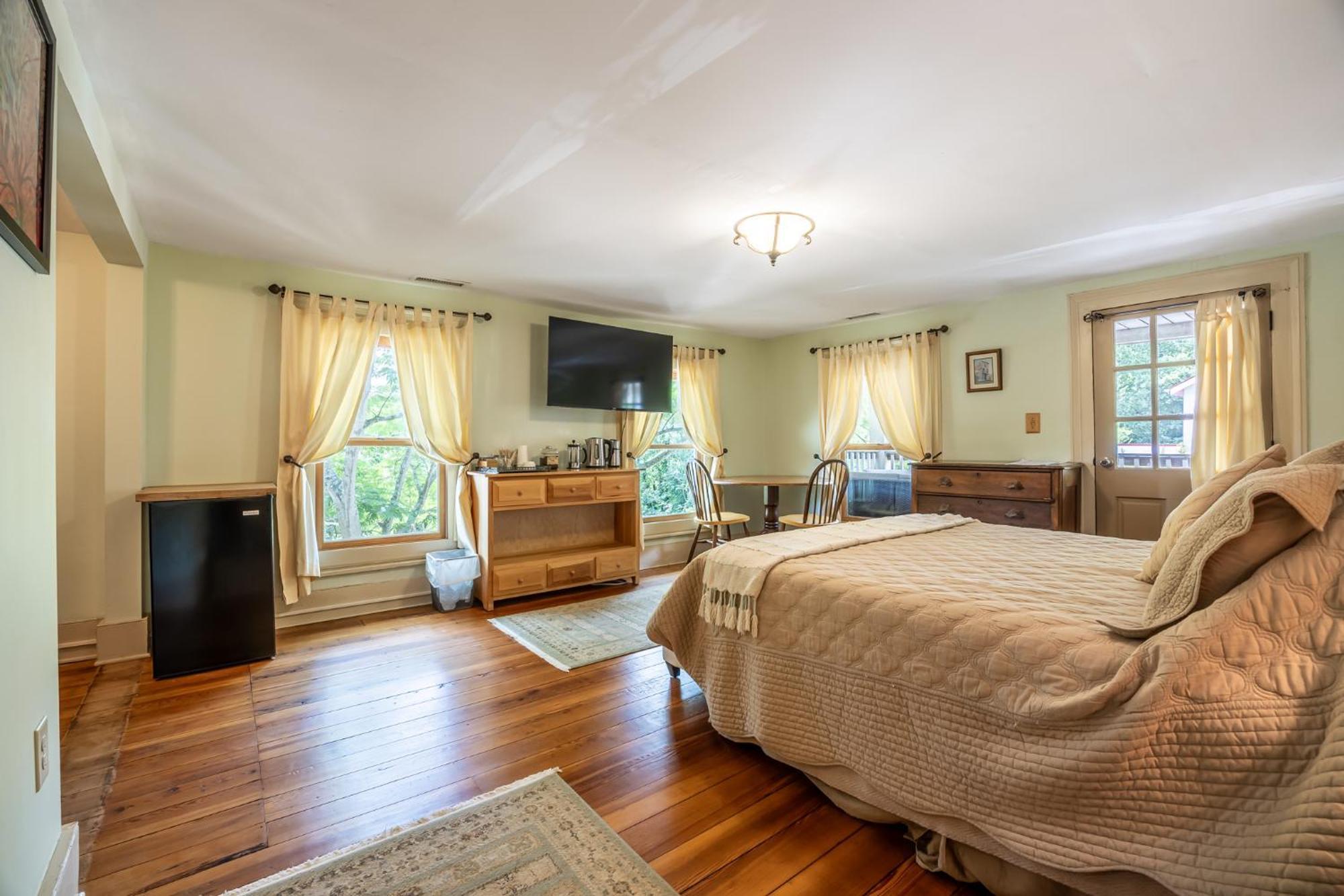 Bliss Point Farm And B&B, Llc Earlysville ภายนอก รูปภาพ